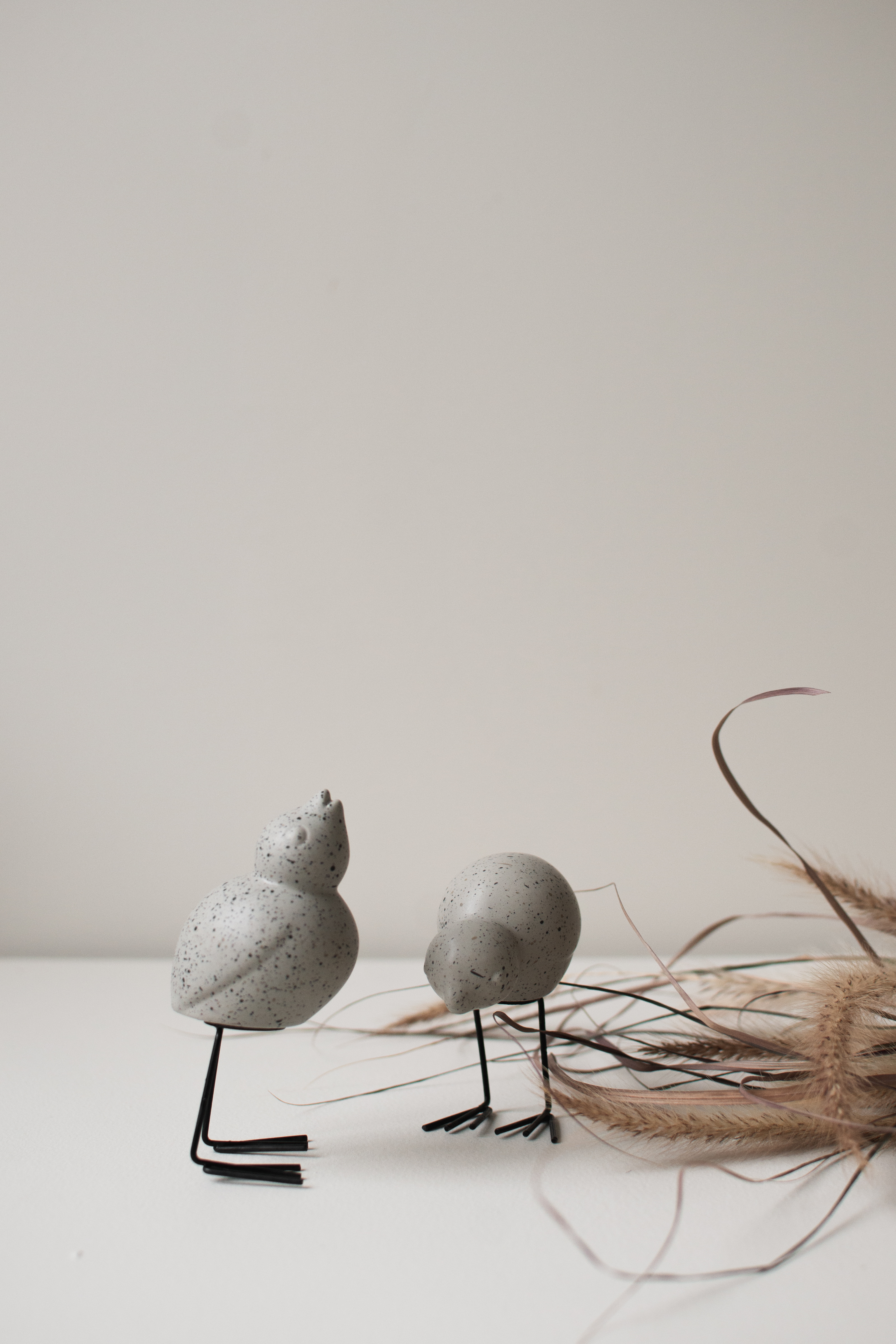 Easter hen, set of 2, mole dot 